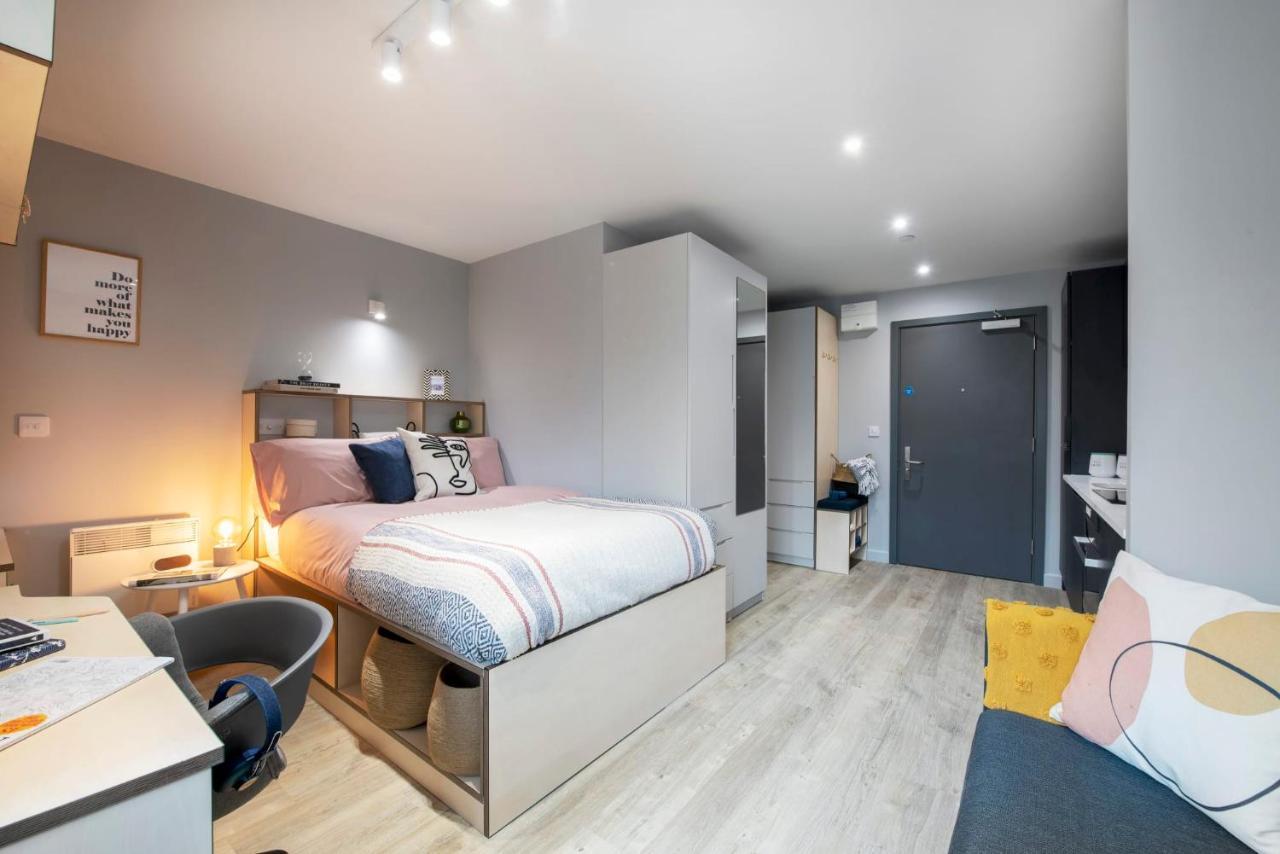 Sleek Studios, And Private Bedrooms At Silk Mill Close To Old Town Apartment Edinburgh